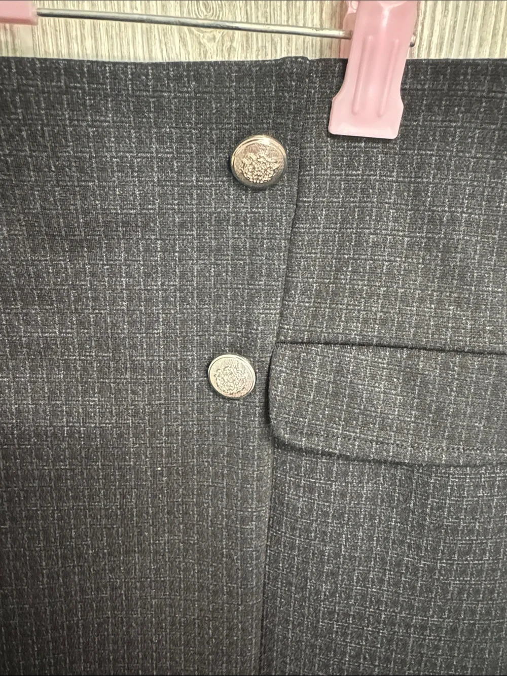 Classic Gray Houndstooth Pencil Skirt with Decorative Buttons